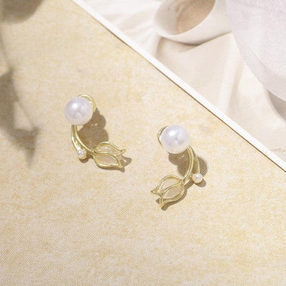 New Ins Style Small, Fresh, Cute, Versatile Pearl Flower Earrings With Female Design Sense, Light Luxury And Fashionable Earrings