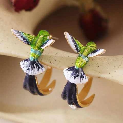 Flying Hummingbird EarringsSPECIFICATIONS

 

 

Material: Metal

Metals Type: Zinc alloy

Model Number: BT*4034

Item Type: Earrings

Style: Cute/Romantic

Back Finding: Push-back

Earring TySouvenirs 4 youSouvenirs 4 you